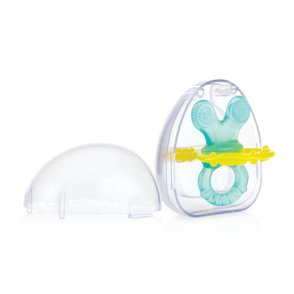 Anneau de dentition dans un récipient transparent. L'anneau de dentition est bleu et jaune. Le récipient est transparent et en forme d'œuf.