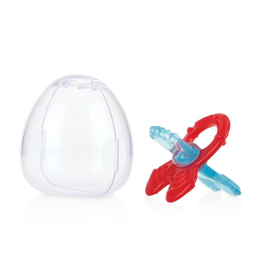 Anneau de dentition rouge et bleu à côté d'un récipient transparent en forme d'œuf. L'anneau de dentition est de forme ronde et en silicone.