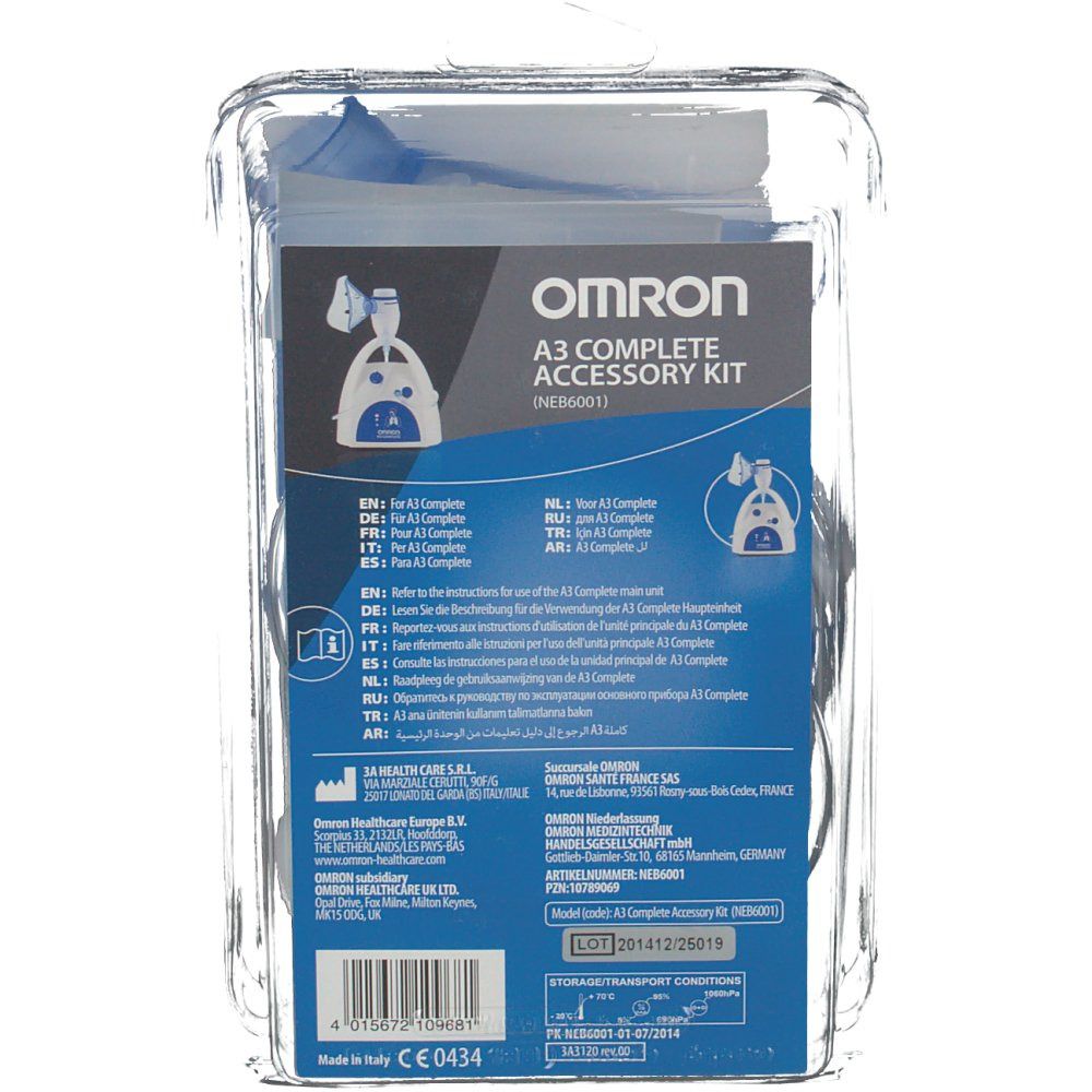 Achterkant van de verpakking van de Omron A3 Complete Accessory Kit. Bevat tekst en productillustratie.