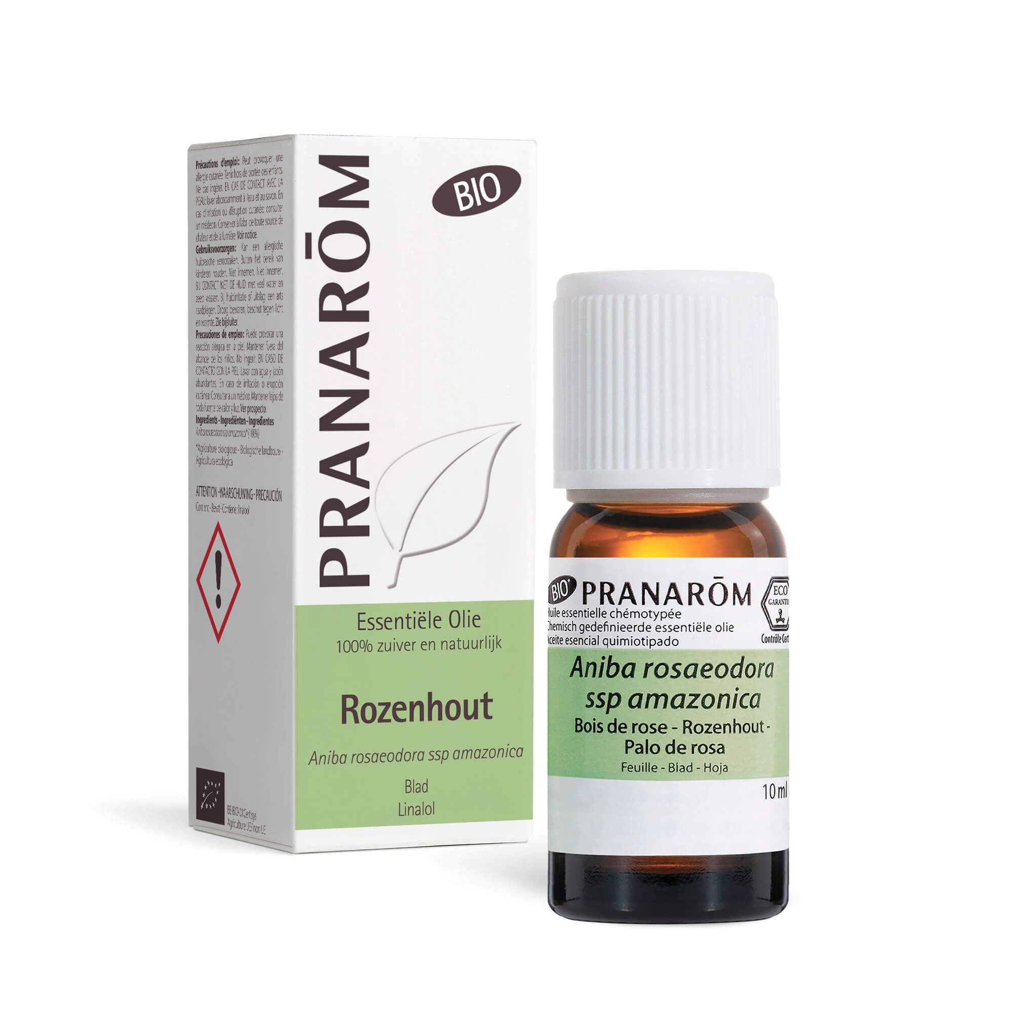 Bruine glazen fles met witte dop. Etiket met tekst. Witte verpakking met tekst en logo. BIO-certificering.