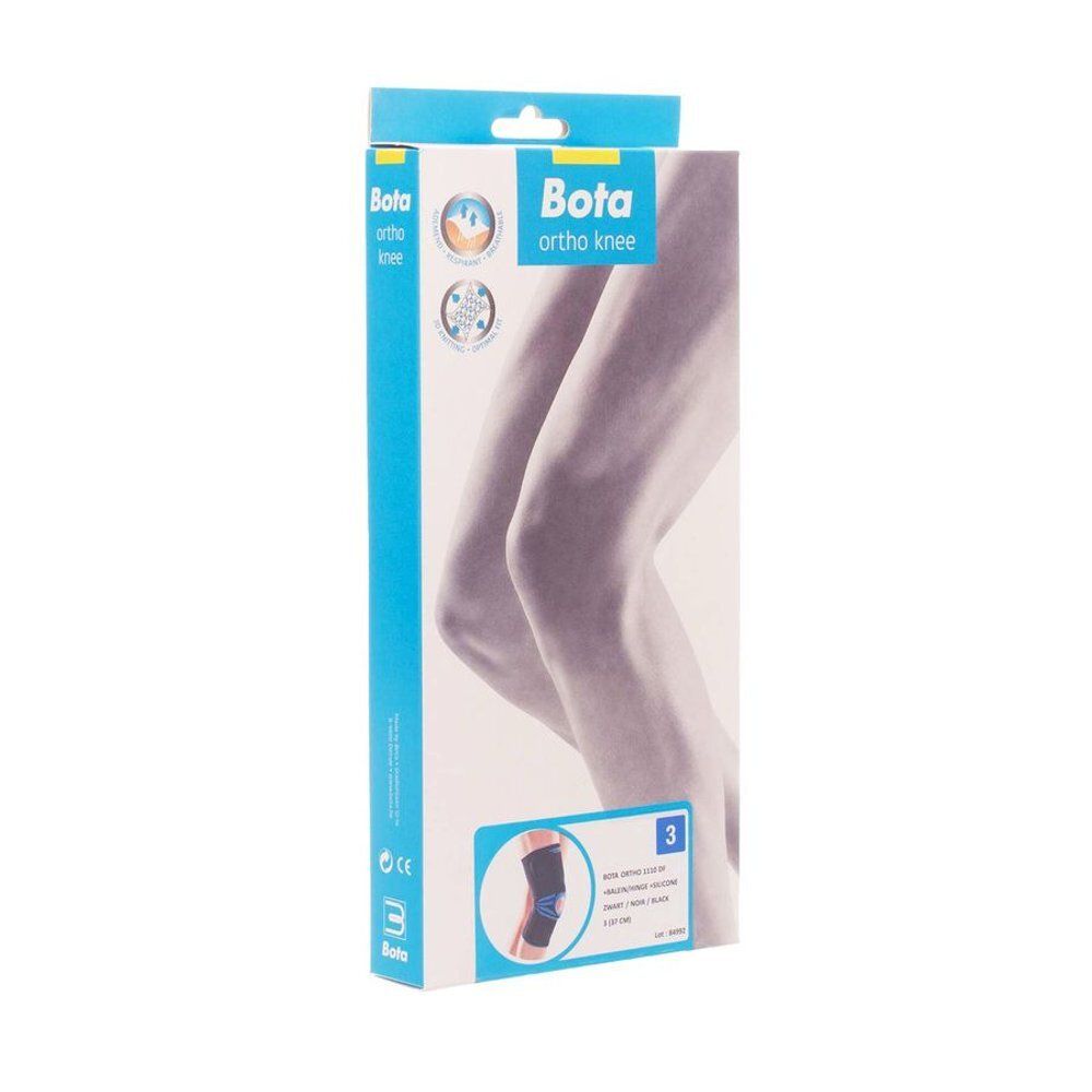 Verpakking van de Bota Ortho kniebrace. Vooraanzicht met productafbeelding en logo. Maat 3, zwart.