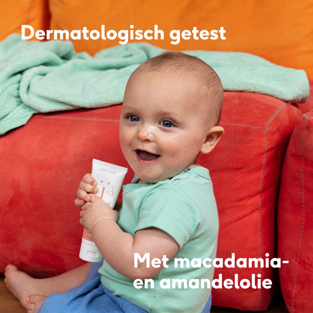 Zijkant van de verpakking NAÏF® Baby & Kids Crème. Tekst.