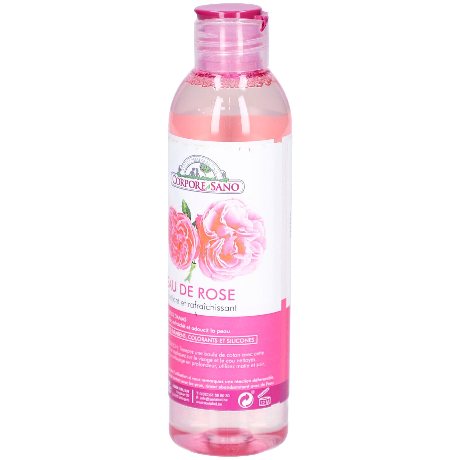Roze rozenwaterfles met roze dop. Etiket met rozenbloemen en tekst: Eau de Rose.