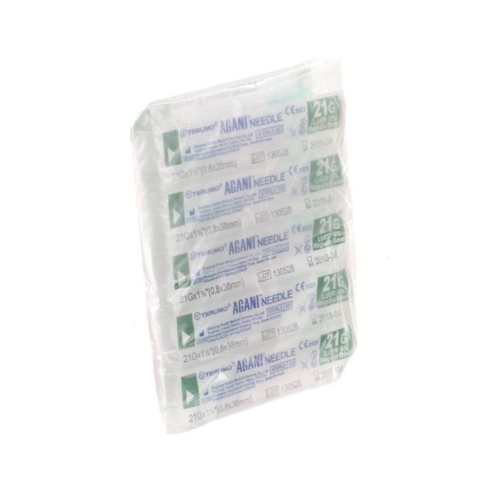 Vijf individueel verpakte injectienaalden, 21g x 1 1/2 inch, met groene doppen.