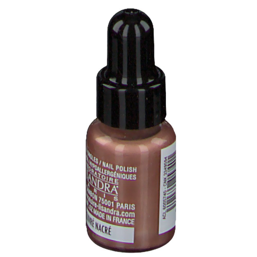 Koperkleurige nagellak in druppelflesje. Zwarte dop. Merk Lisandra. Tekst: Cuivré Nacré. Made in France.