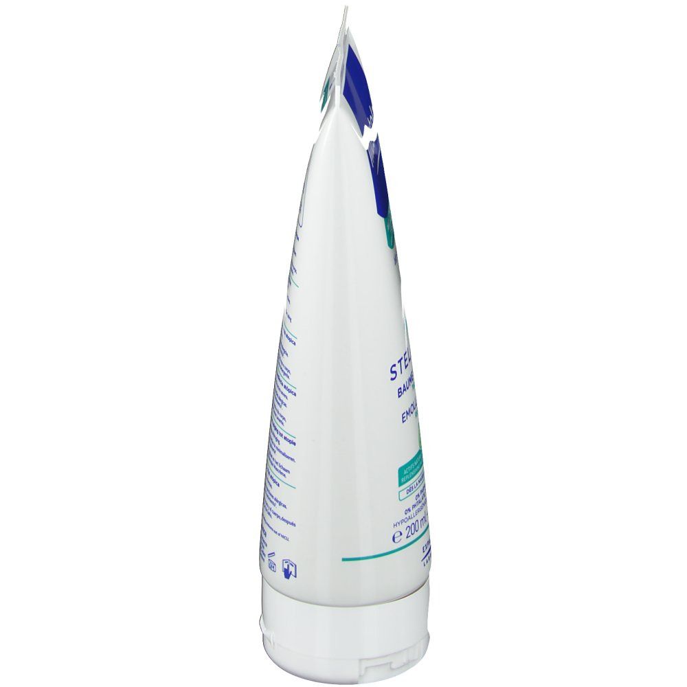 Zijaanzicht van een witte tube. Opschriften gedeeltelijk zichtbaar. Witte dop en sluiting. Tekst in verschillende talen.