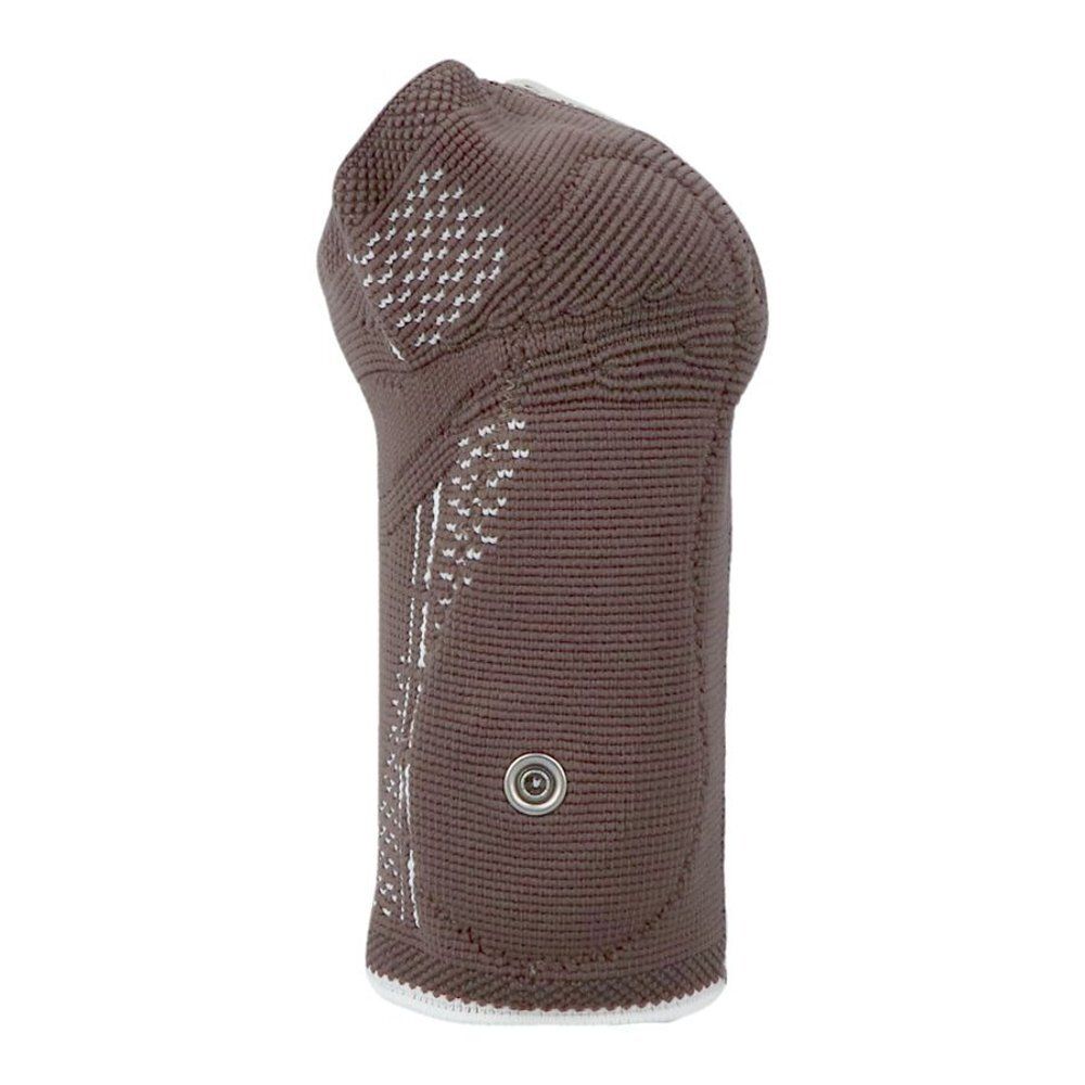 Elleboogbrace. Bruin en wit. Met klittenbandsluiting en drukknop. Mesh-stof aan de bovenkant.