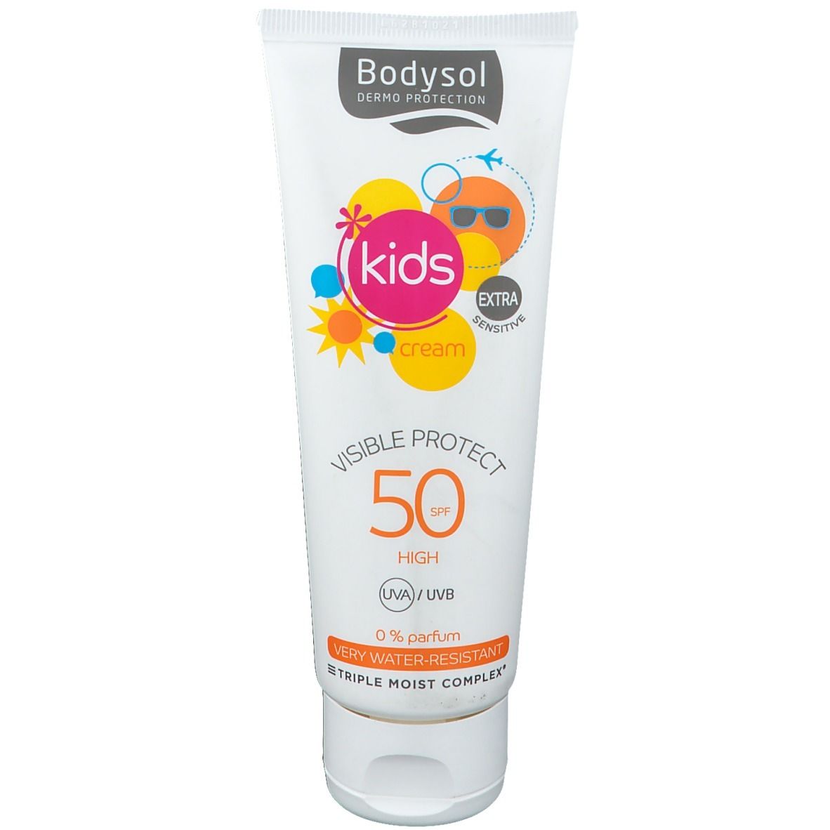 Tube blanc Bodysol Kids Sun Cream SPF 50. Inscription 'kids' avec soleil et lunettes. 'VISIBLE PROTECT 50' et 'EXTRA SENSITIVE'.