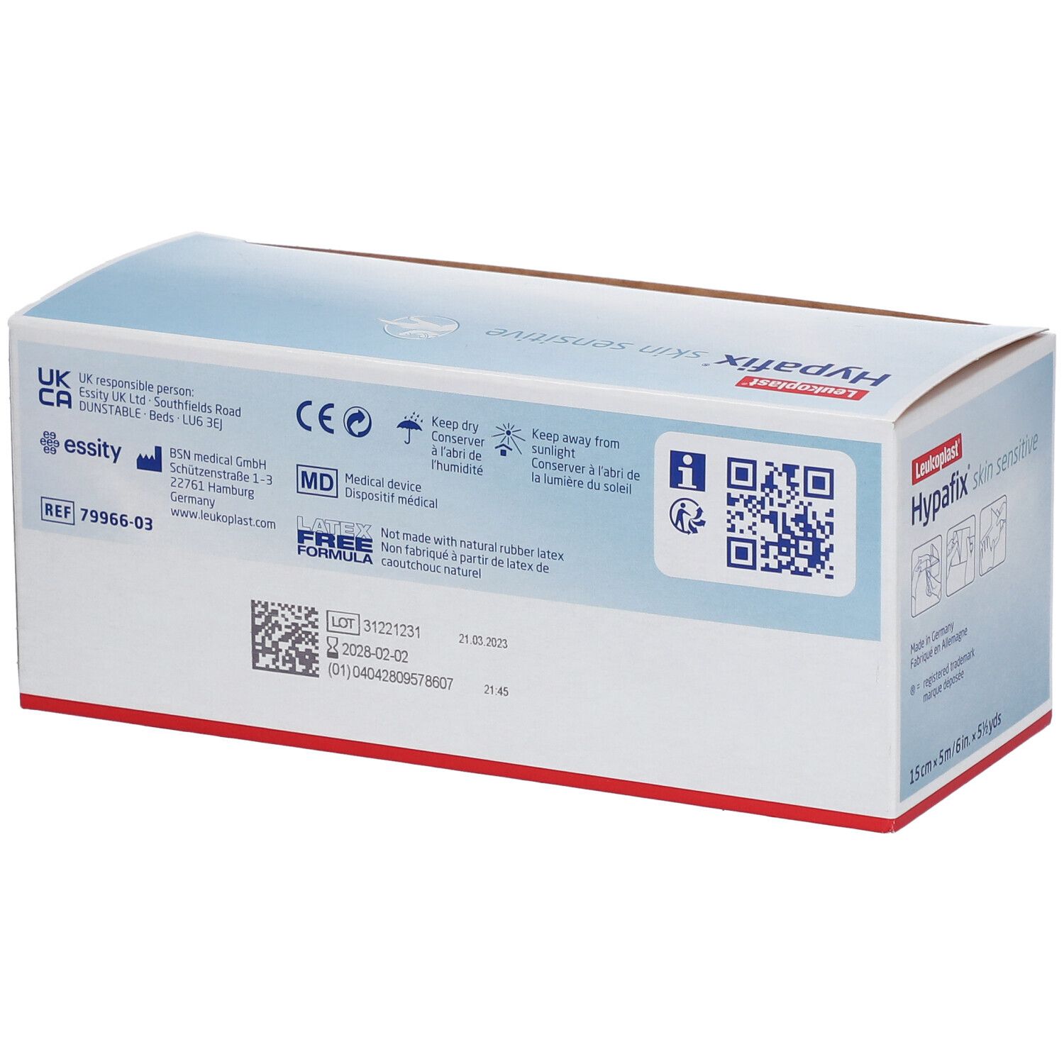Achterkant verpakking Leukoplast Hypafix skin sensitive. Informatie, QR-code, lotnummer, MD-symbool.
