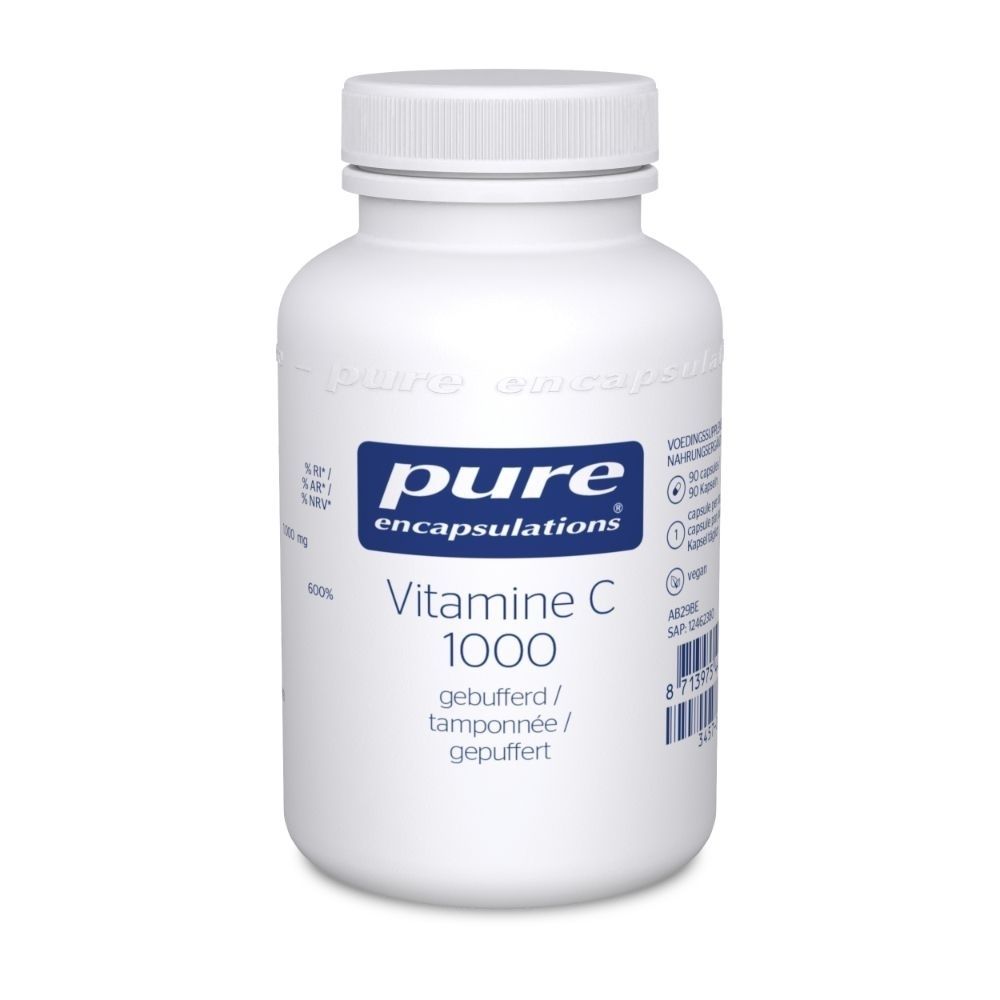Witte fles met blauw etiket. Opschrift: Pure Encapsulations, Vitamine C 1000, gebufferd. Dop bovenop.