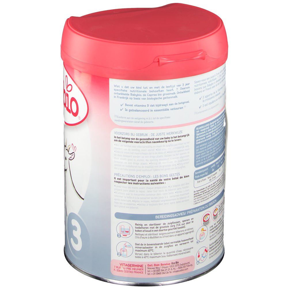 Boîte de lait de suite Babybio 3, à base de lait de chèvre. Couvercle rouge, boîte blanche avec texte et illustrations. Vue latérale.