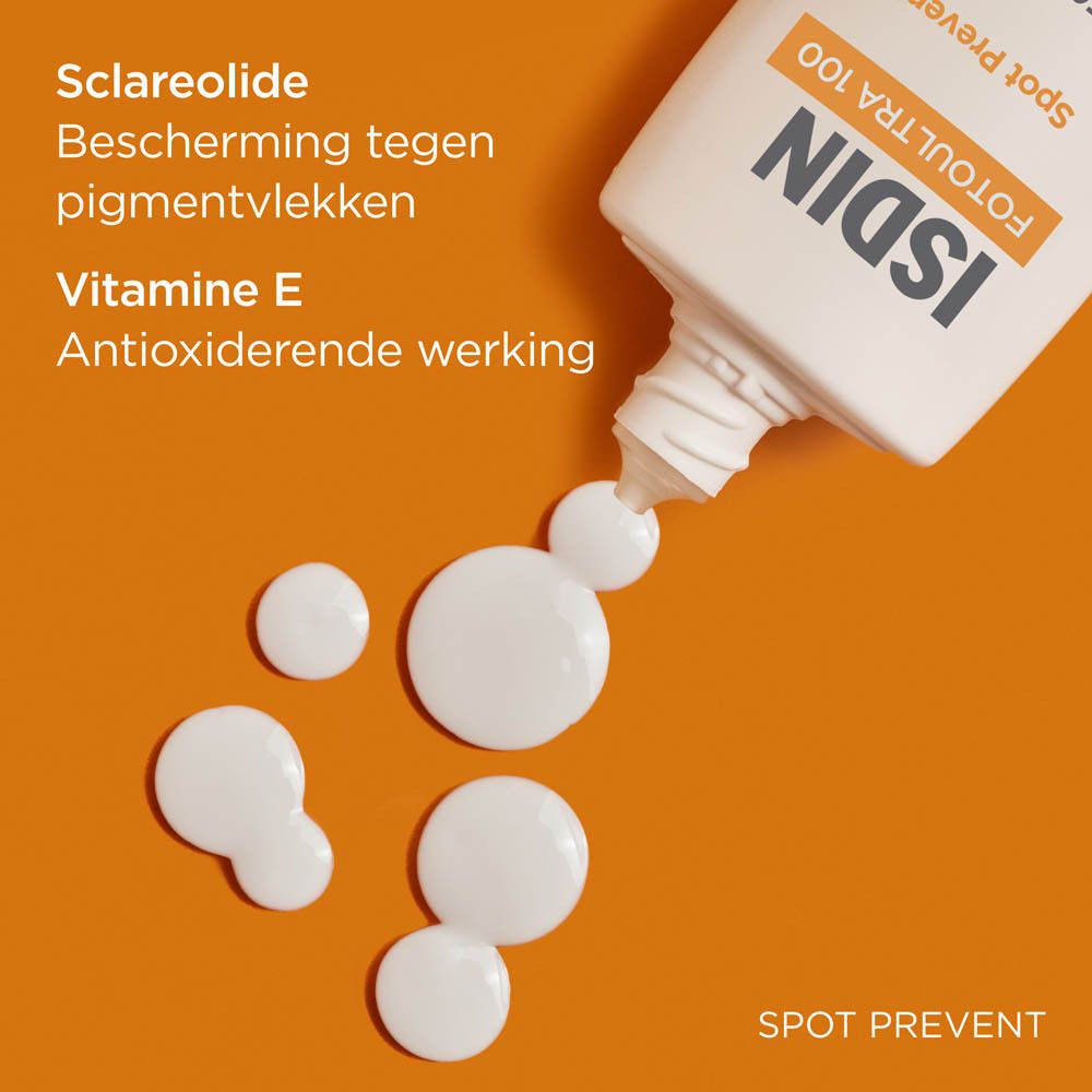 Witte crème op oranje achtergrond. Tekst: Sclareolide. Vitamine E.