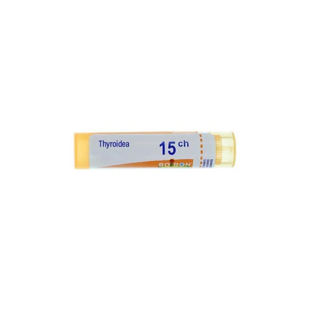 Cilindervormige verpakking met opschrift Thyroidea 15ch en Boiron-logo. Oranje streep en gele dop. Bevat korrels.