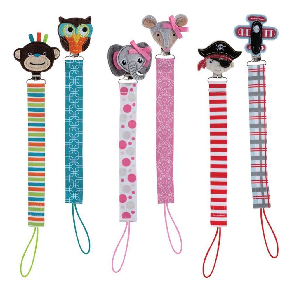 Plusieurs attaches-sucettes avec des animaux. Différents modèles : singe, hibou, éléphant, souris, pirate et avion. Rubans colorés.