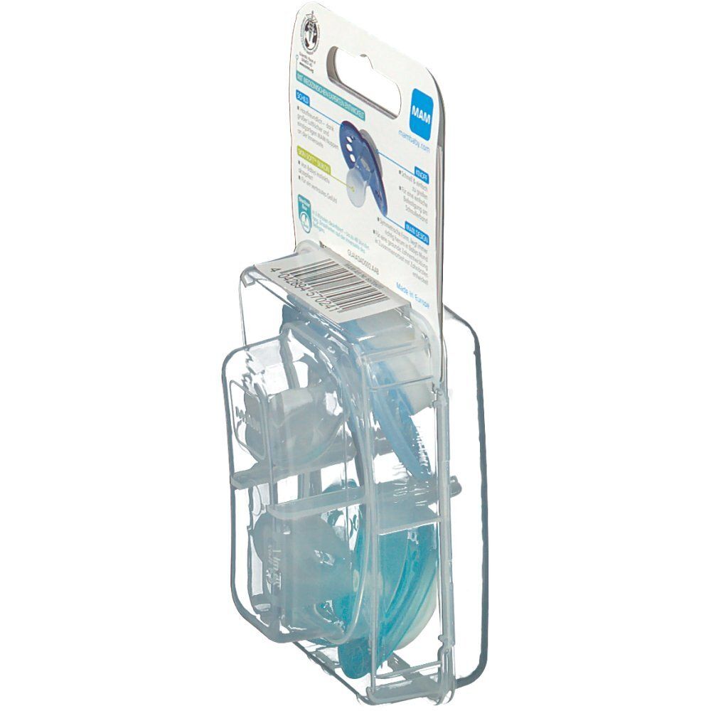 Zijaanzicht van de verpakking met twee blauwe fopspenen. Informatie en het MAM-logo zijn zichtbaar op de verpakking. "16+ maanden" is zichtbaar.