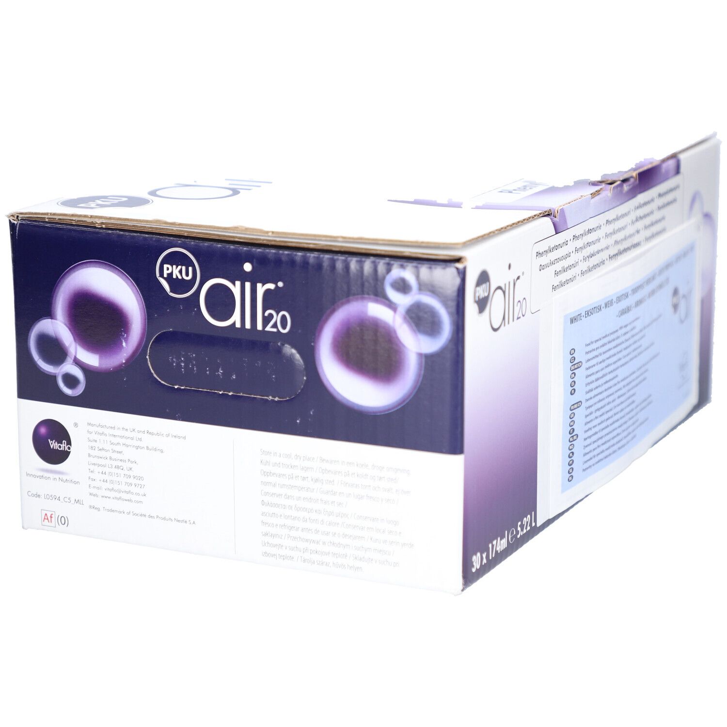 Emballage en carton PKU air 20. Inscription : Vitaflo. 30 x 174ml. Informations sur le produit sur le côté. Graphiques violets et blancs.