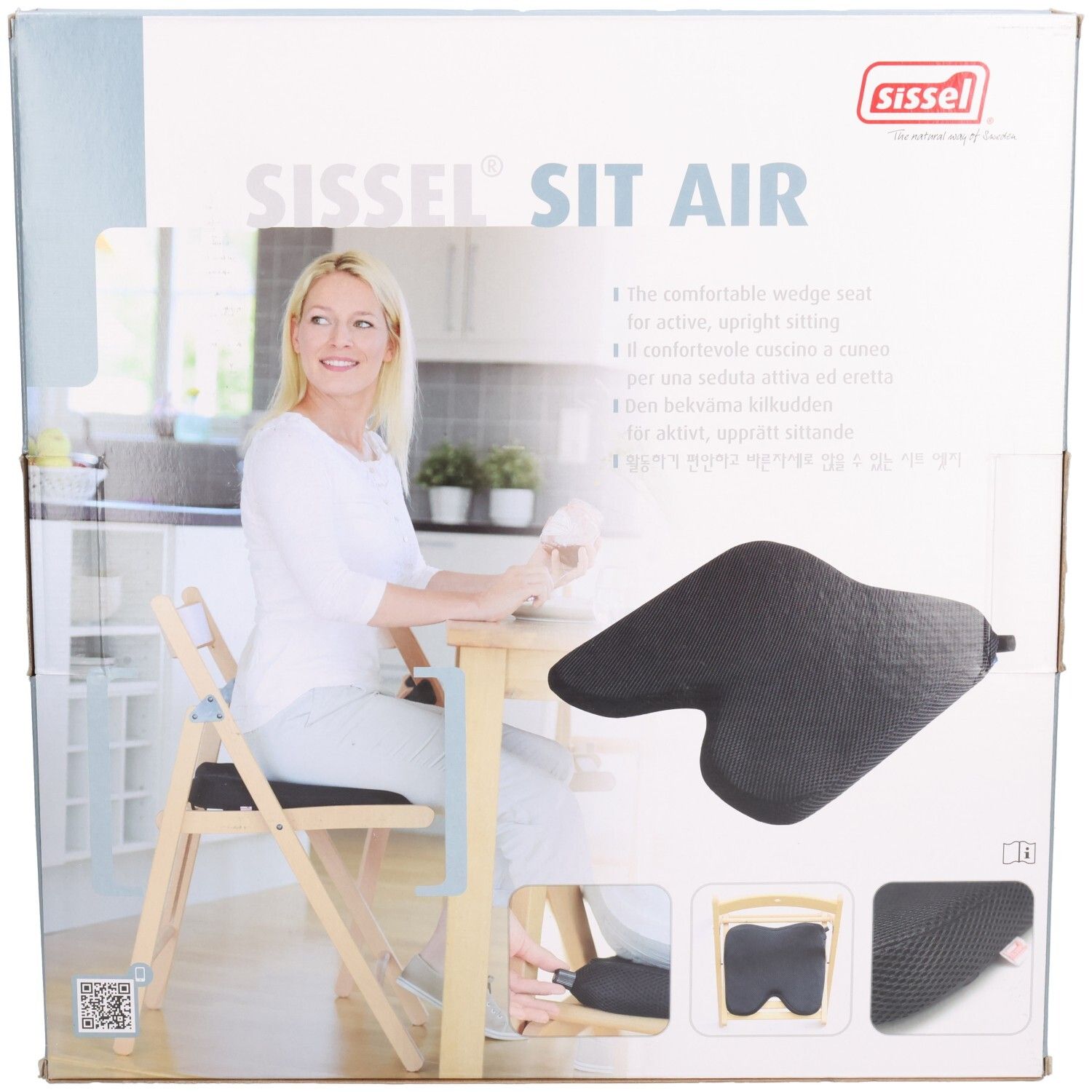 Verpakking met Sissel Sit Air wigkussen. Vrouw zit op stoel met kussen. Close-up van het kussen.