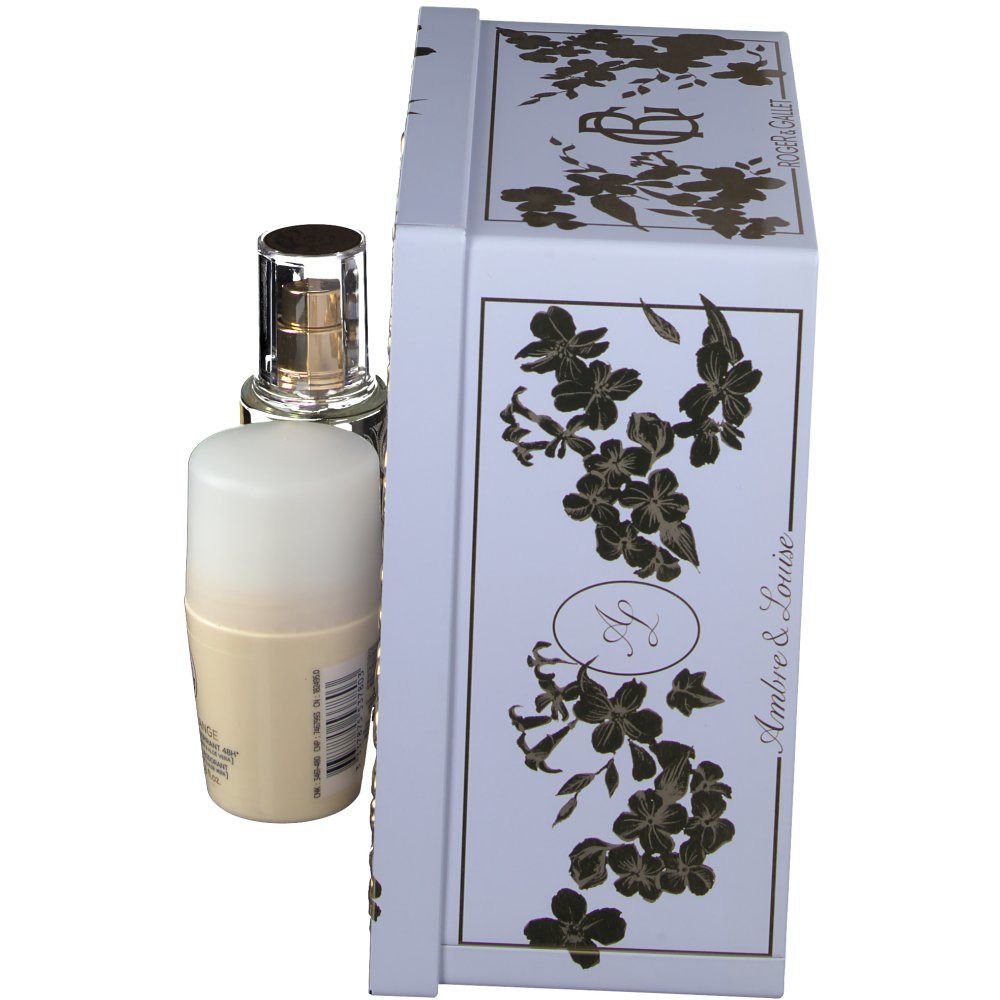 Coffret cadeau avec flacon et déodorant à côté d'une boîte blanche. La boîte a des motifs floraux dorés et le nom de la marque.