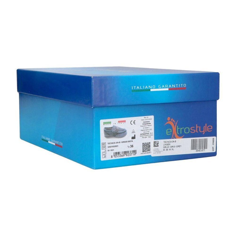 Emballage produit bleu. Inscription : Bota Tecnica 3A-B Comfort. Taille 38. Logo Extrostyle.