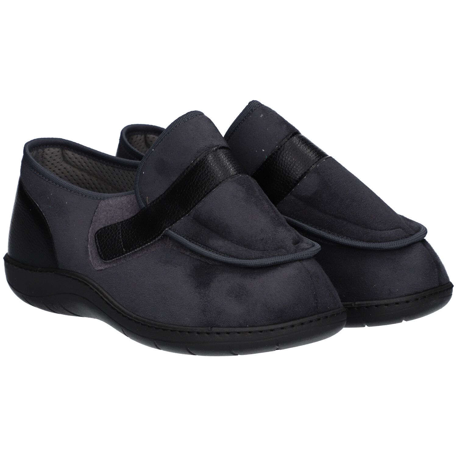 Chaussures confort grises. Fermeture velcro, bride noire. Semelle noire. Taille 44.