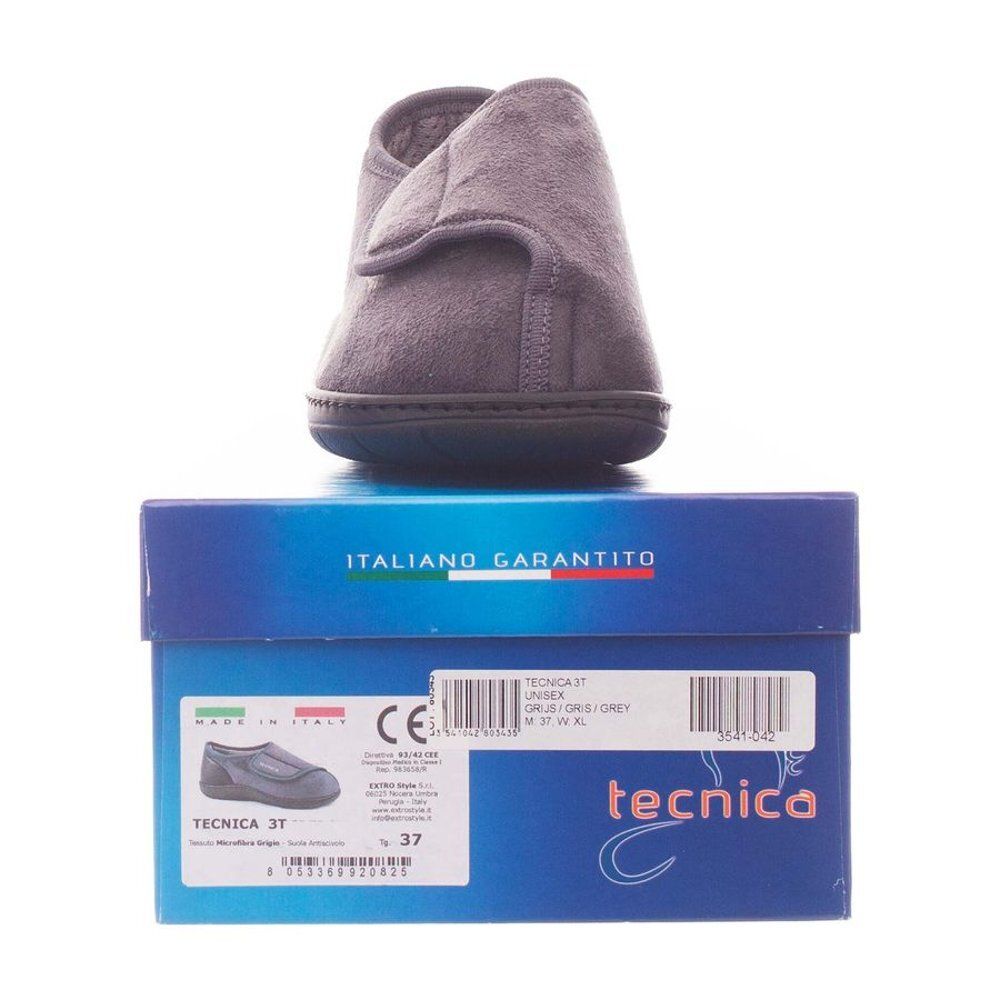 Chaussure grise sur boîte bleue. "Italiano Garantito" sur la boîte. Taille 37.