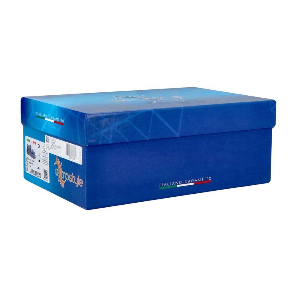 Blauwe schoenendoos met wit etiket en opdruk. Opschrift 'Eurostyle'.