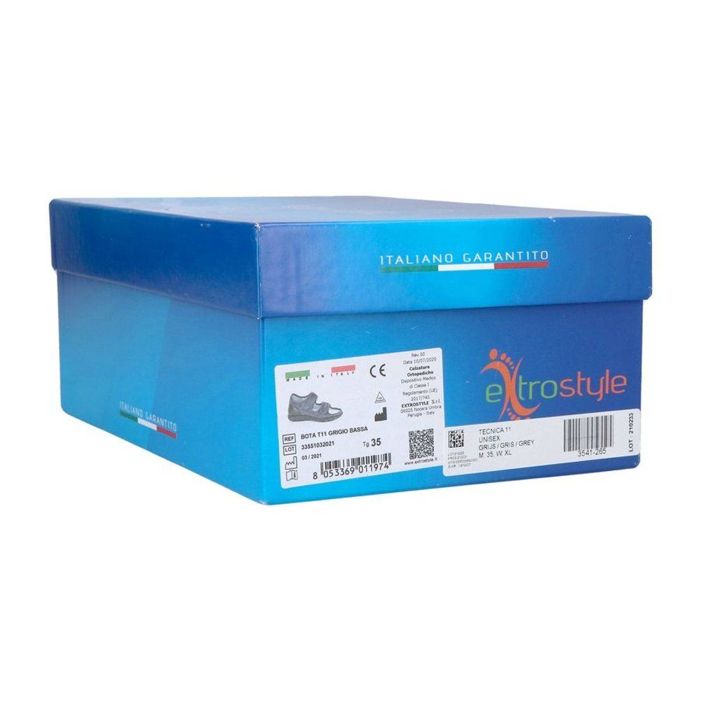 Blauwe schoenendoos met productafbeelding. Tekst: Extrostyle, Bota Tecnica 11 Comfort, Maat 35.