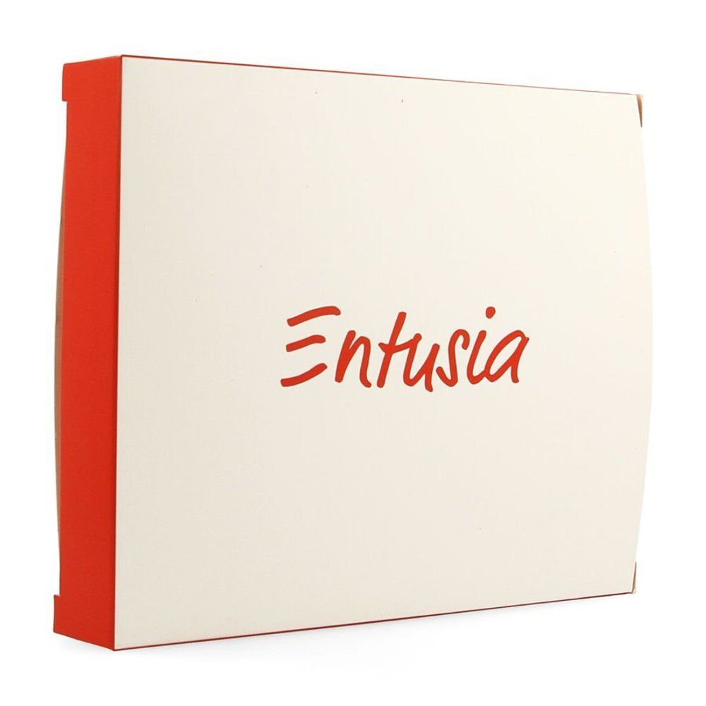 Boîte crème avec inscription rouge "Entusia". Bord rouge sur le côté. Forme carrée.