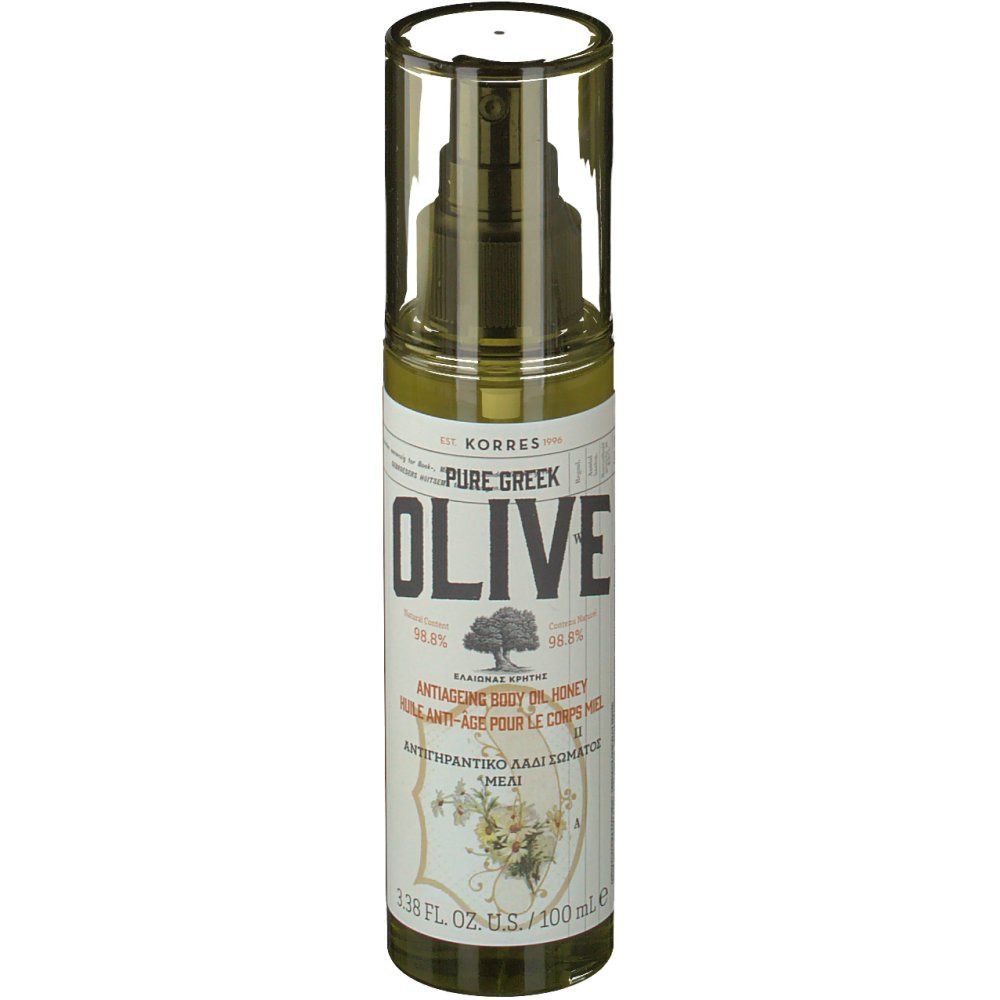 Flacon transparent avec vaporisateur. Inscription OLIVE, texte multilingue en dessous. Étiquette avec illustration d'arbre.