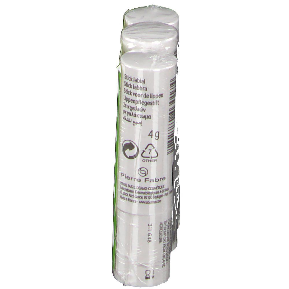 Trois sticks à lèvres emballés. Inscriptions avec informations produit et logo Pierre Fabre.