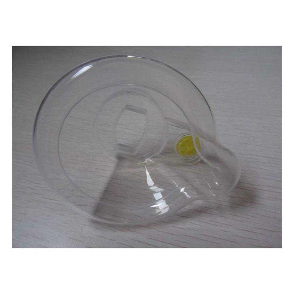 Chambre transparente, forme ronde avec valve jaune. Posée sur fond clair.