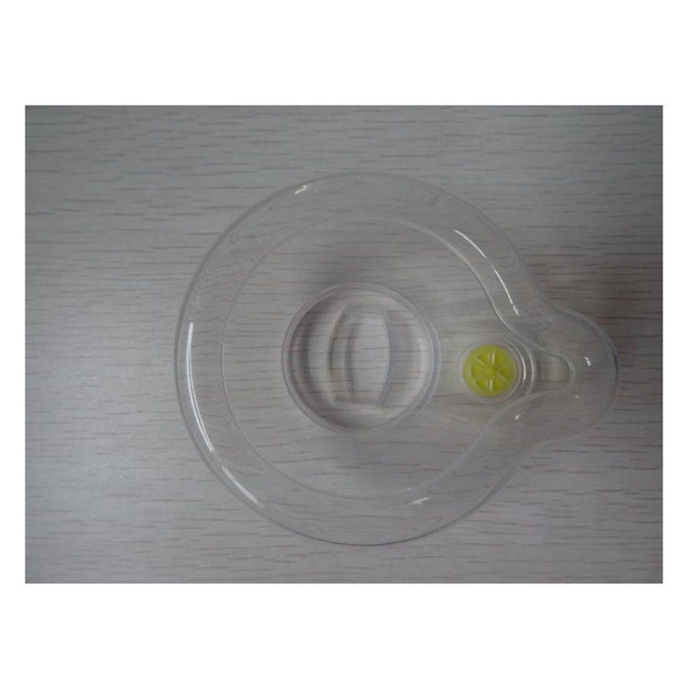 Chambre transparente, forme ronde avec valve jaune. Vue de dessus sur fond clair.