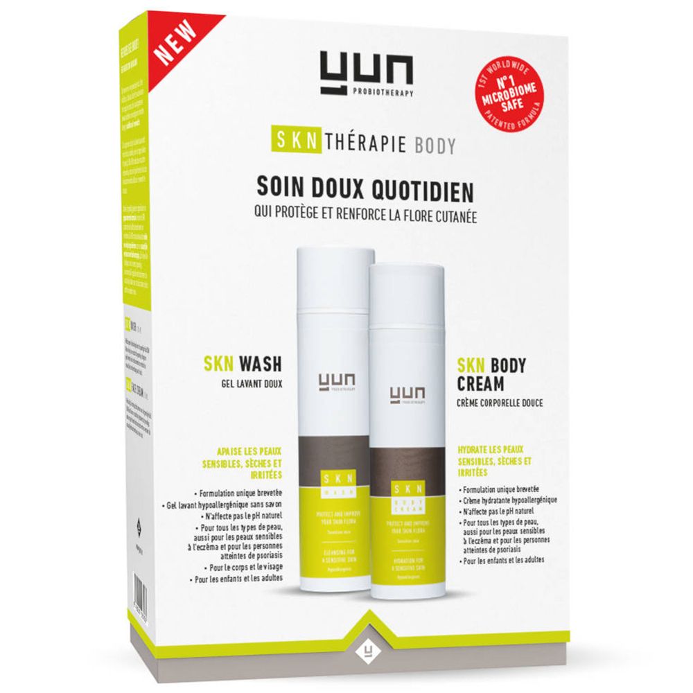 Verpakking met SKN Wash en SKN Body Cream. Witte flessen met bruine en groene accenten. Opschrift YUN. Tekst in het Frans.