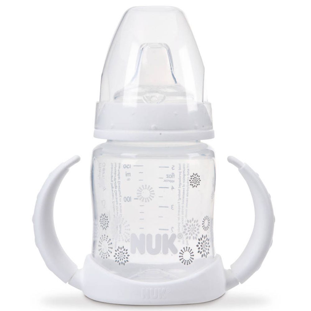 Witte NUK-oefenbeker met handvatten en schaalverdeling. Speen en deksel van transparant plastic.