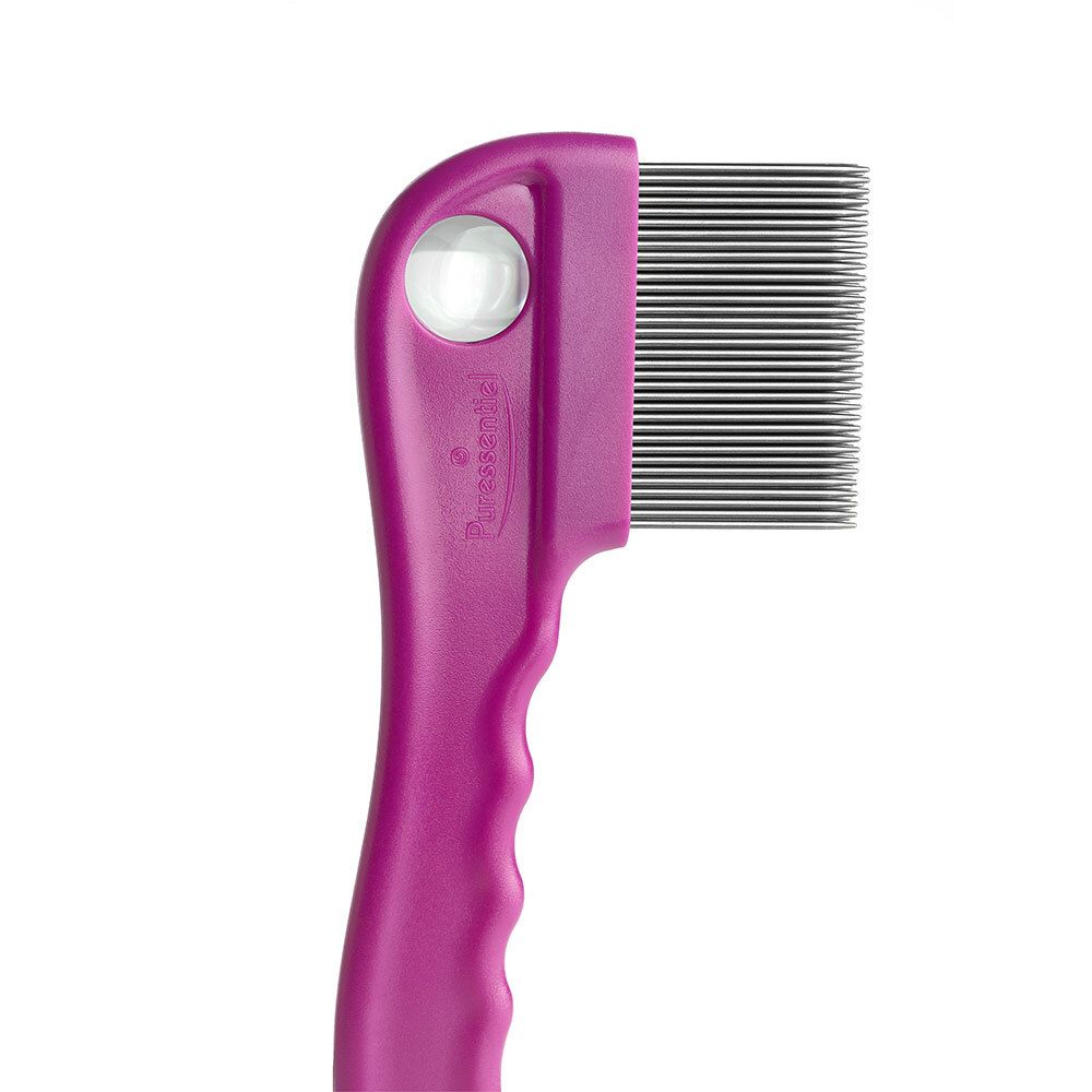 Paarse luizenkam met metalen tanden. Het handvat heeft een ronde uitsparing. De productnaam is zichtbaar.