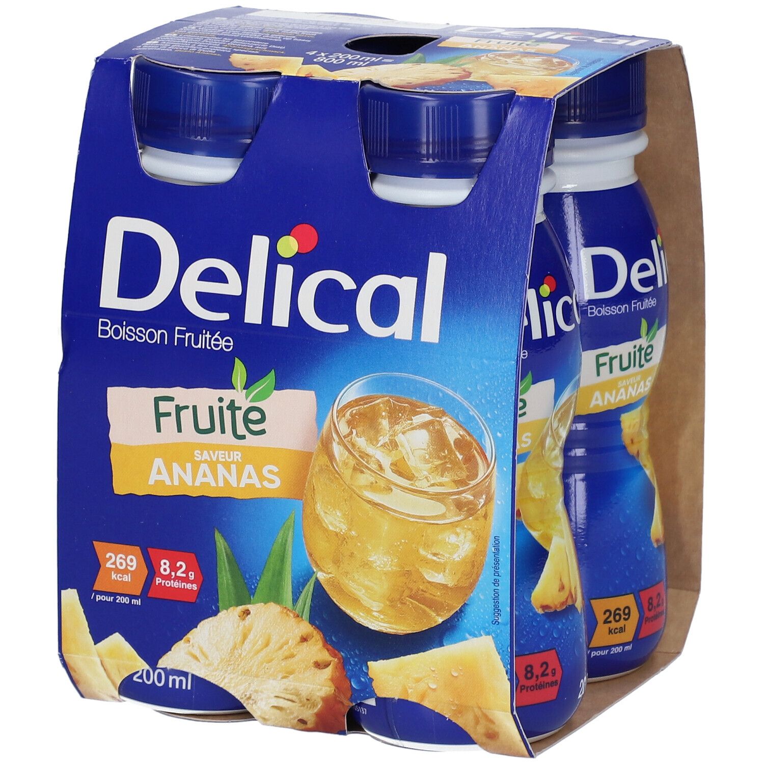 Emballage de quatre bouteilles Delical Boisson Fruitée Ananas. Bouteilles bleues avec étiquette jaune et illustration d'ananas. Emballage carton.