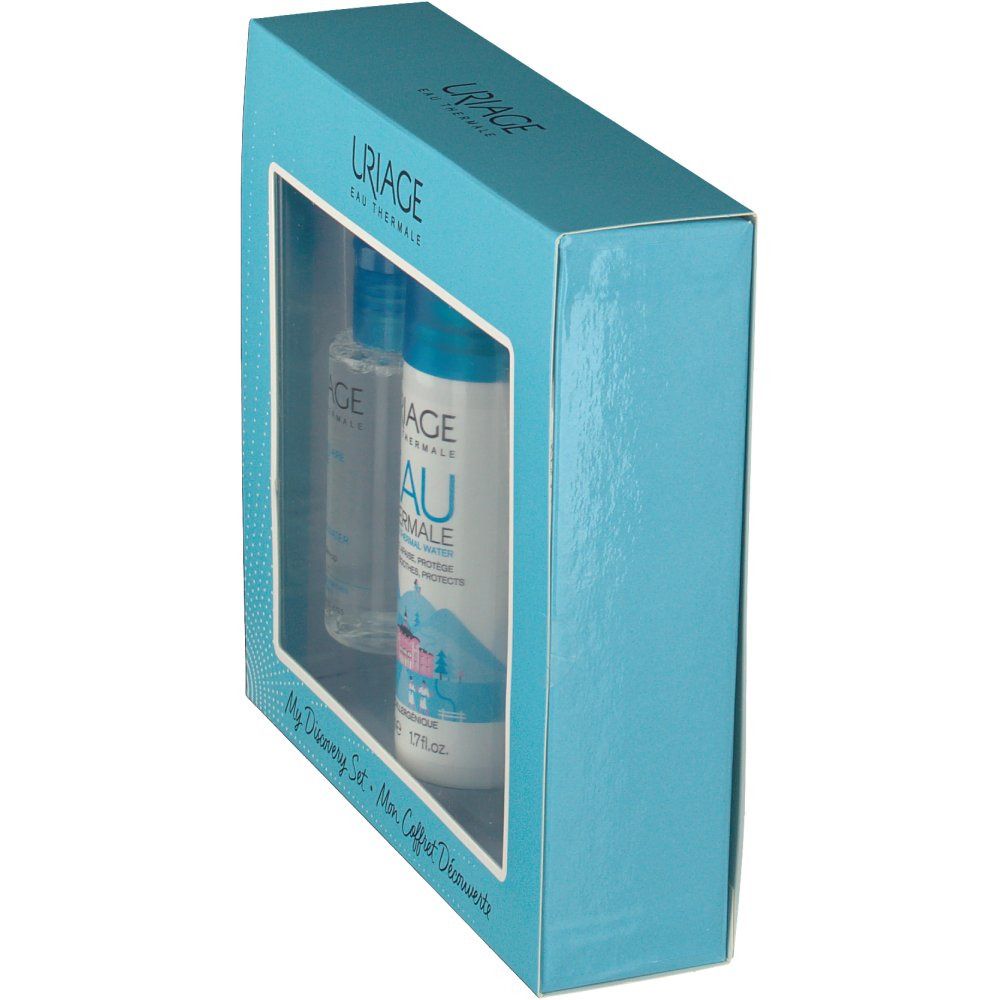 Lichtblauwe doos met twee Uriage-producten. Venster toont flessen. Opschrift Uriage Eau Thermale.