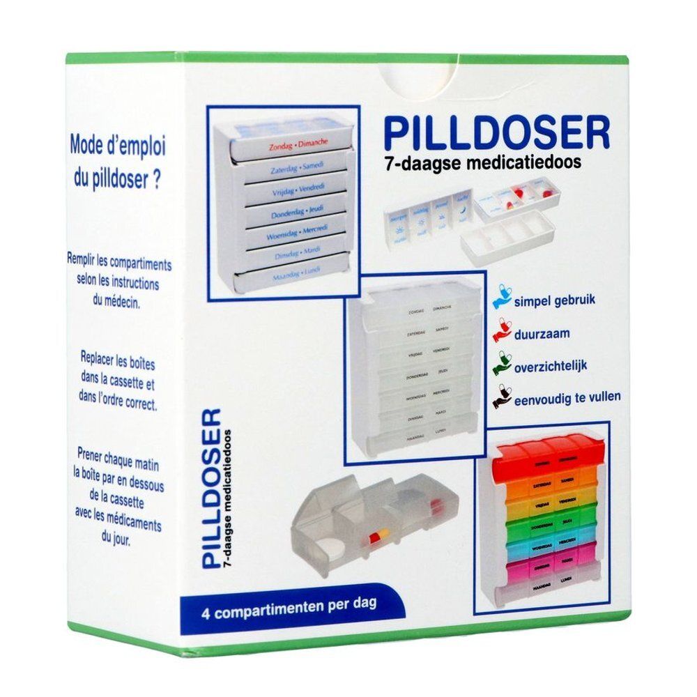 Witte pillendoosverpakking met productillustraties. Tekst: PILLDOSER, 7-daagse medicatiedoos. Bevat gekleurde laden voor medicijnen.