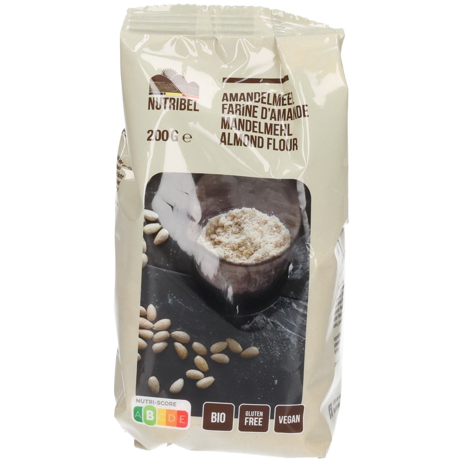 Sachet de farine d'amande. Inscriptions: Nutribel, 200g, Bio, Sans gluten, Vegan. Visible: farine d'amande, amandes, fond brun.