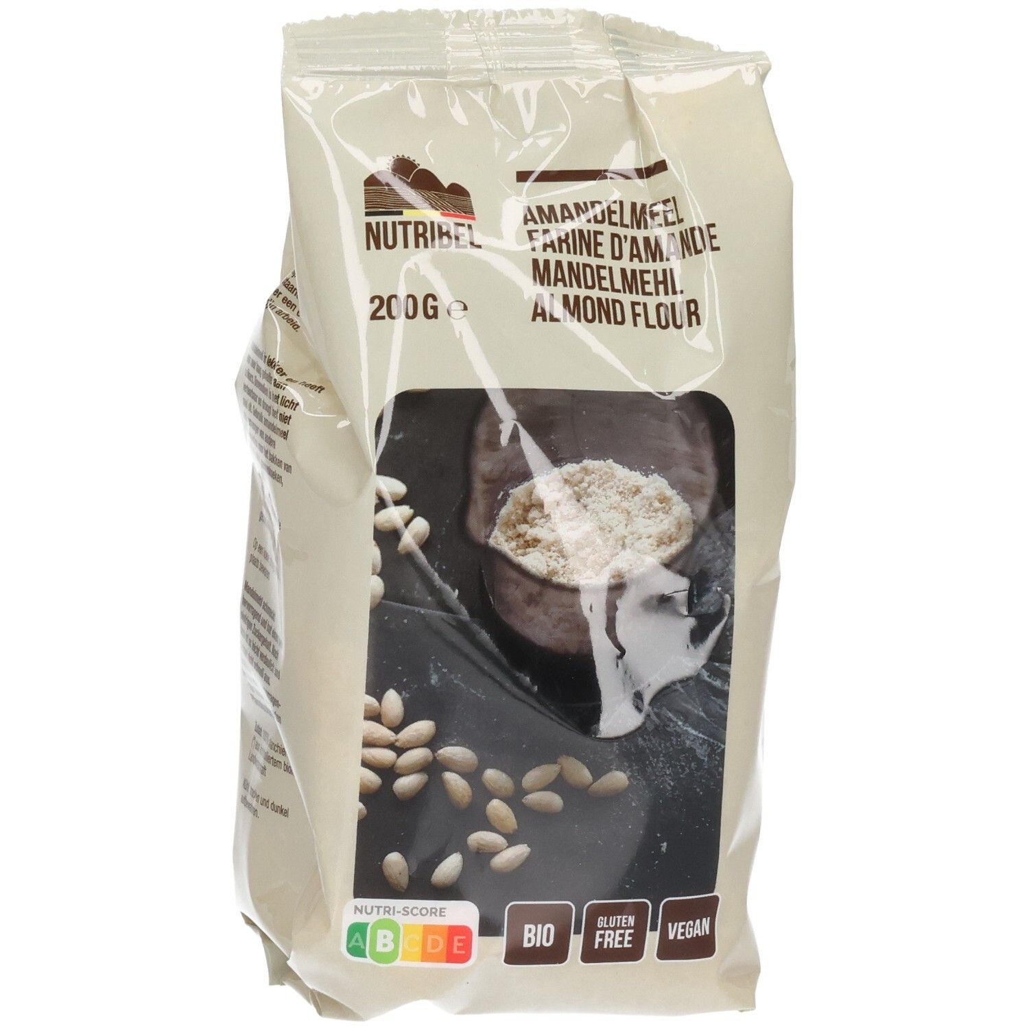 Sachet de farine d'amande. Inscriptions: Nutribel, 200g, Bio, Sans gluten, Vegan. Visible: farine d'amande, amandes, fond brun.