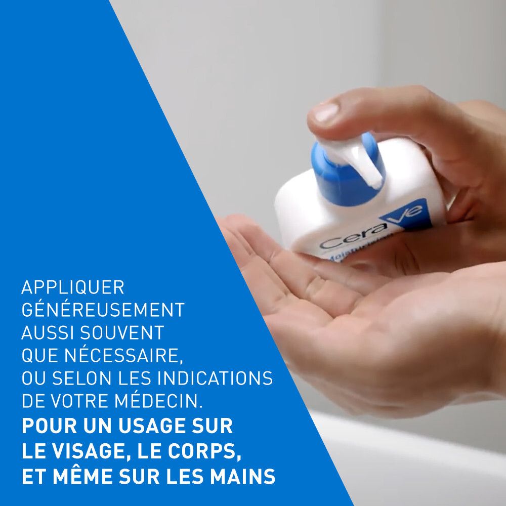 Main pressant de la lotion d'un flacon CeraVe. Texte: Appliquer généreusement, pour un usage sur le visage, le corps, et les mains.