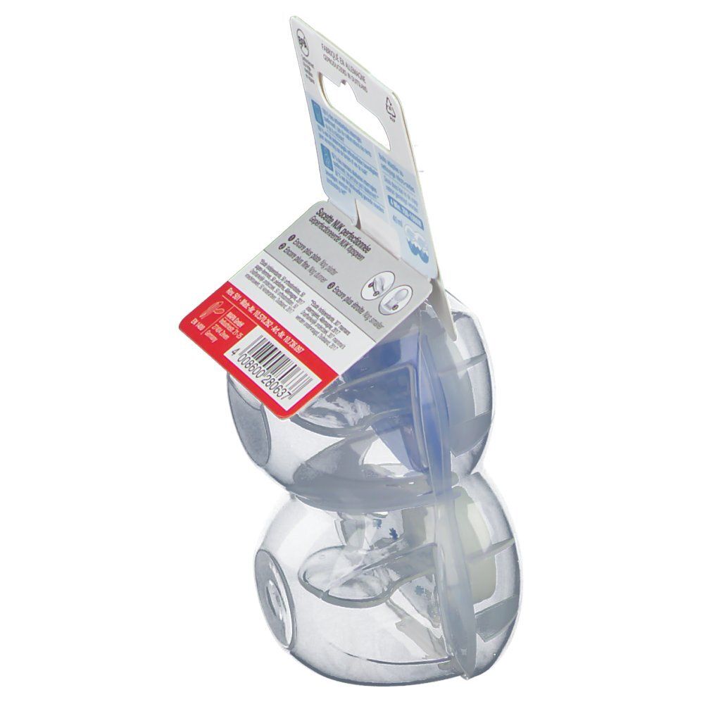 Zijaanzicht van de NUK fopspeenverpakking. Twee fopspenen. Informatie over materialen en herkomst. Maat 6-18 maanden. BPA-vrij.