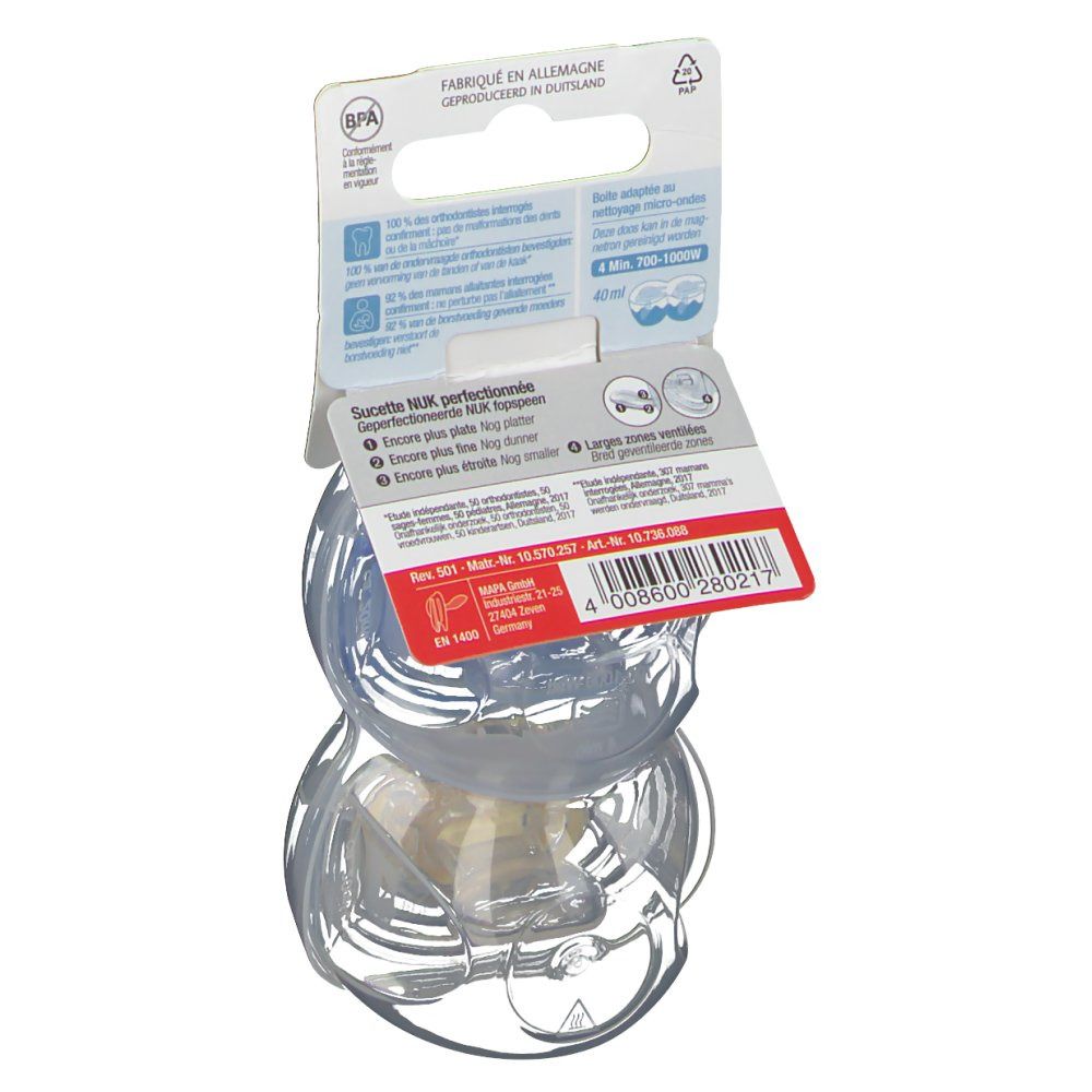 Achterkant van de verpakking met twee NUK Freestyle fopspenen. Informatie en certificeringen zichtbaar.