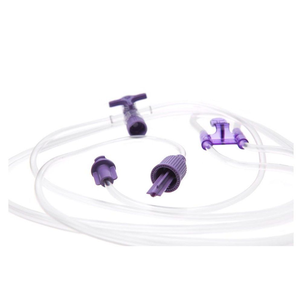 Set de tubulure avec raccords, pinces violets et un adaptateur Luer Lock.