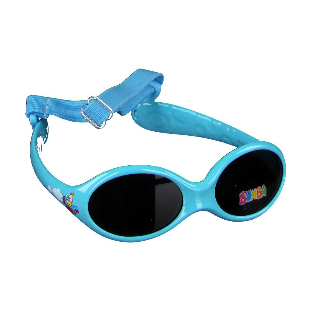 Lichtblauwe zonnebril met zwarte glazen. "BUMBA" op rechter lens. Met blauwe band.