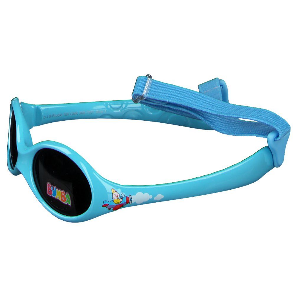 Lichtblauwe zonnebril met zwarte glazen. "BUMBA" op rechter lens. Met blauwe band.