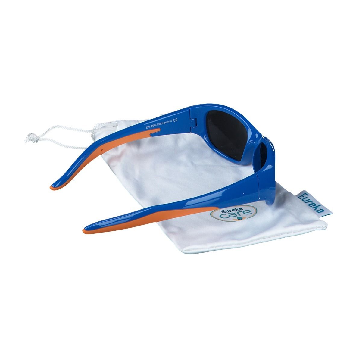 Blauwe zonnebril met oranje pootjes. Zwarte glazen. Op een wit zakje met trekkoord. Merk: eureka.