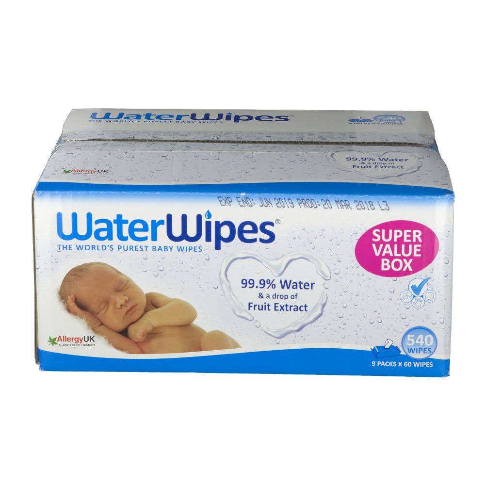 Kartonnen doos met WaterWipes. Opschrift: 99,9% water & fruitextract. Super Value Box. 540 doekjes.