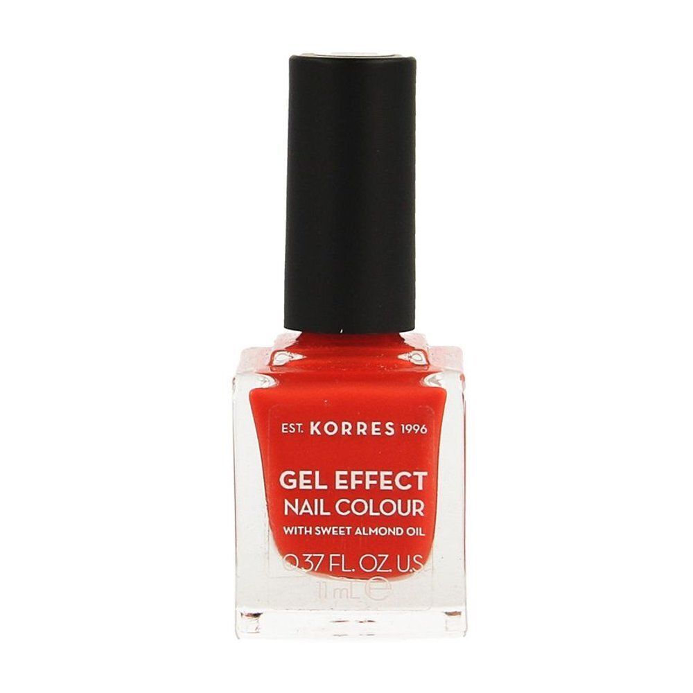 Flacon de vernis à ongles rouge avec bouchon noir. Inscription : GEL EFFECT NAIL COLOUR, KORRES 1996. 0.37 FL. OZ US.