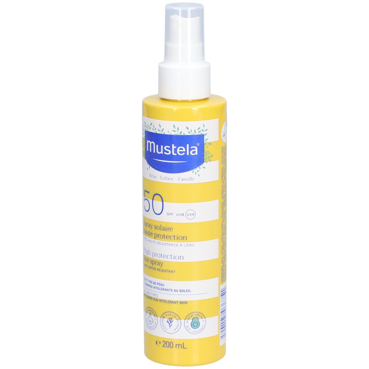 Gele fles met witte spraykop. Opschrift: Mustela, 50 SPF, zonnebrandspray. Voor de gevoelige huid.
